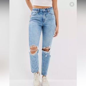 American Eagle Strigid mom jeans